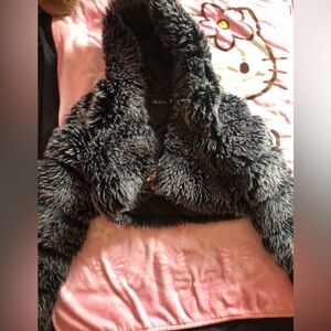 Women’s Faux Fur Cropped Jacket. 
Preowned and in good condition.